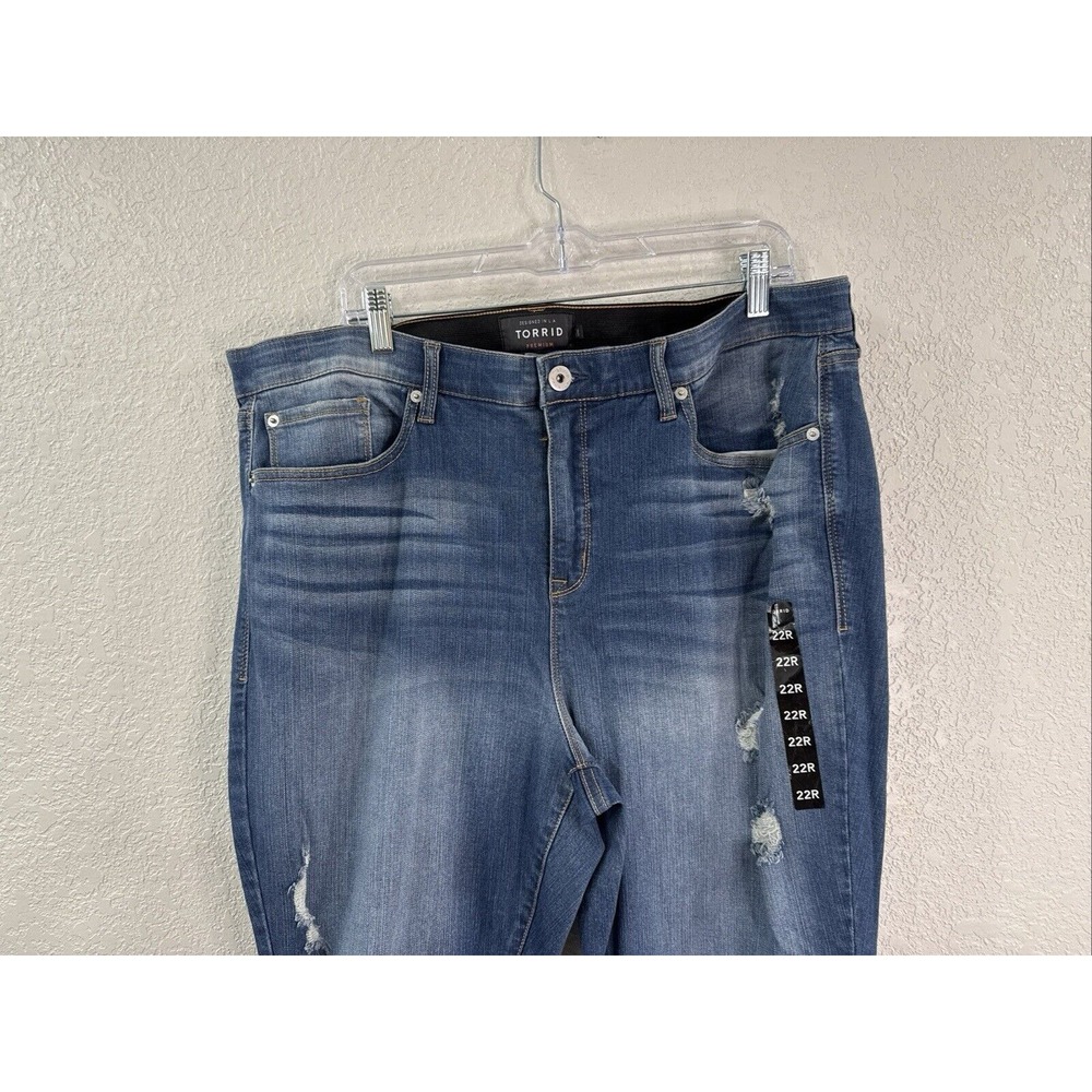 TORRID STRETCH MEDIUM WASH JEANS  Distressed IN SIZE 22  NEW